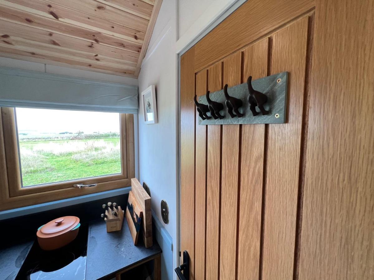 Luxury Shepherd Hut In The Peak District เบคเวลล์ ภายนอก รูปภาพ