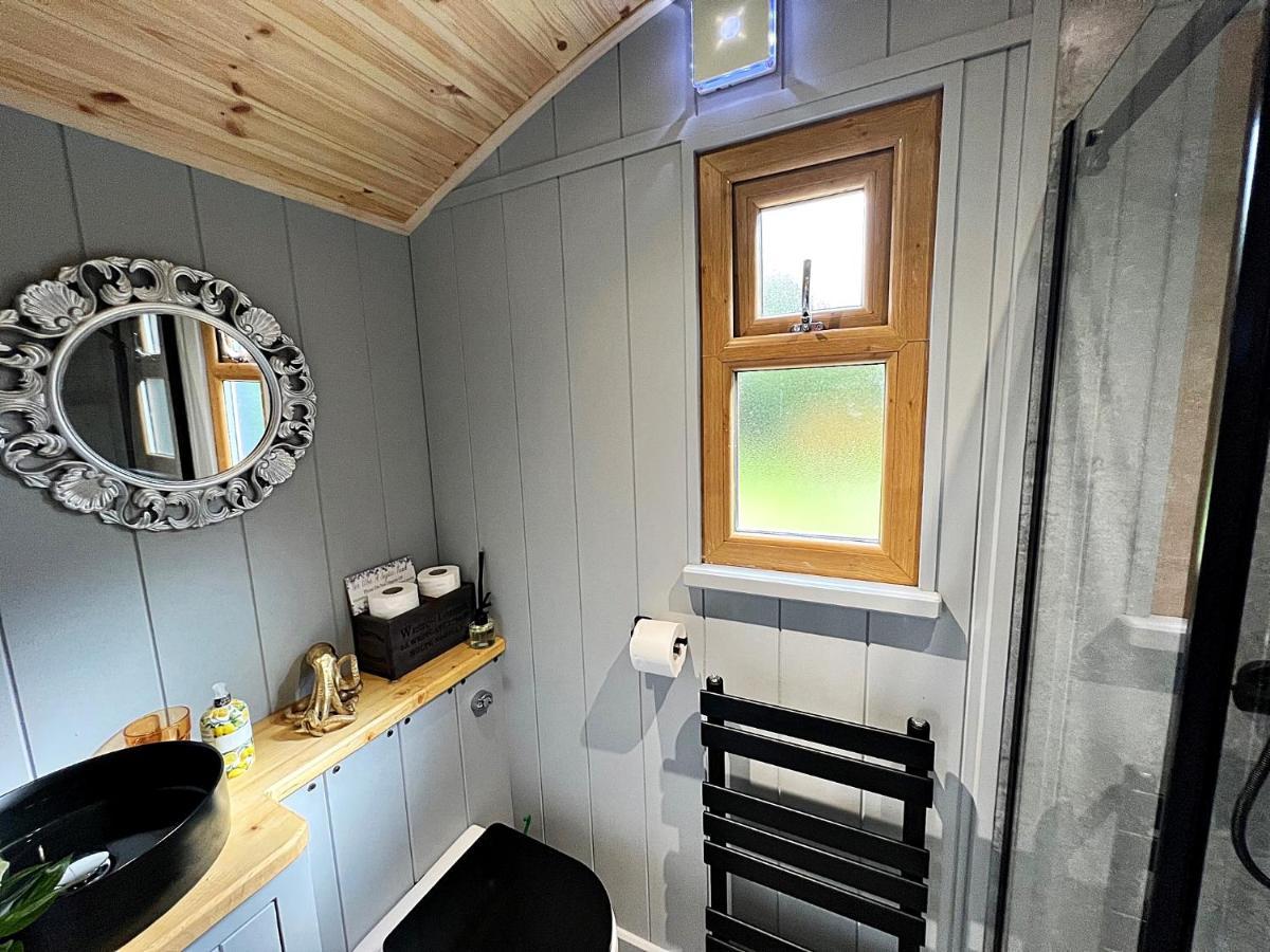 Luxury Shepherd Hut In The Peak District เบคเวลล์ ภายนอก รูปภาพ