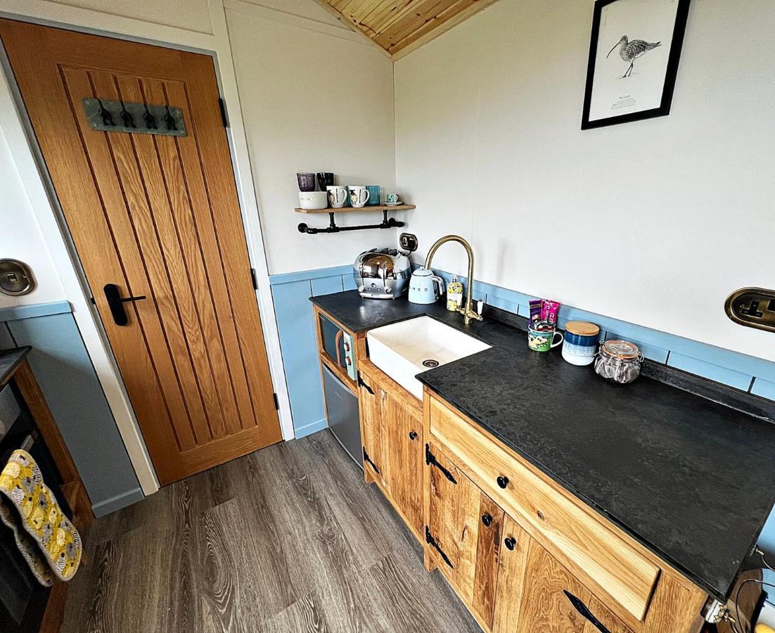 Luxury Shepherd Hut In The Peak District เบคเวลล์ ภายนอก รูปภาพ