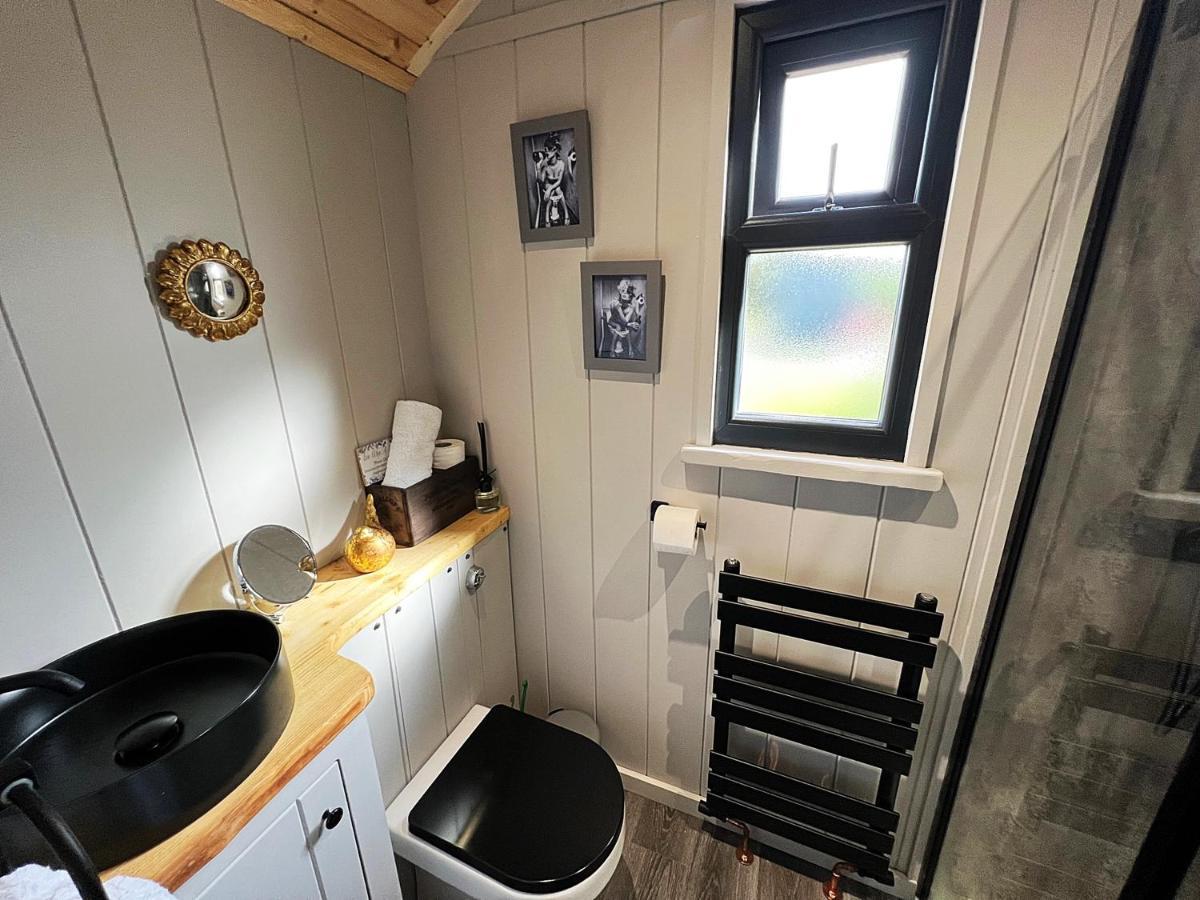 Luxury Shepherd Hut In The Peak District เบคเวลล์ ภายนอก รูปภาพ