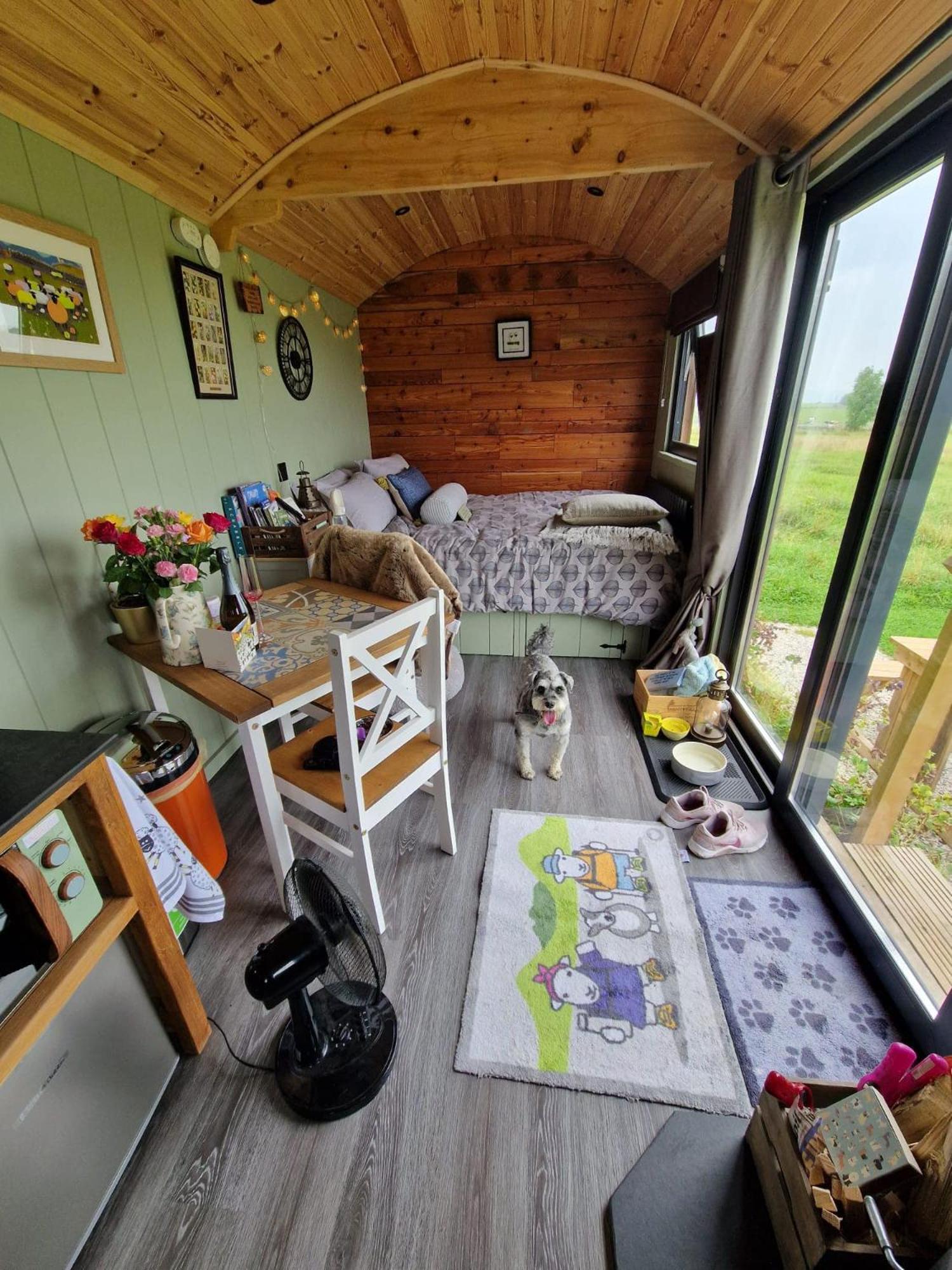 Luxury Shepherd Hut In The Peak District เบคเวลล์ ภายนอก รูปภาพ